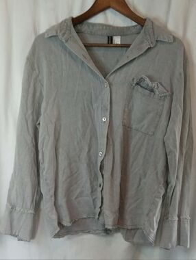 Divided Light Gray Button Shirt Chest Pocket Scandi Flowy H&M Neutral Coastal